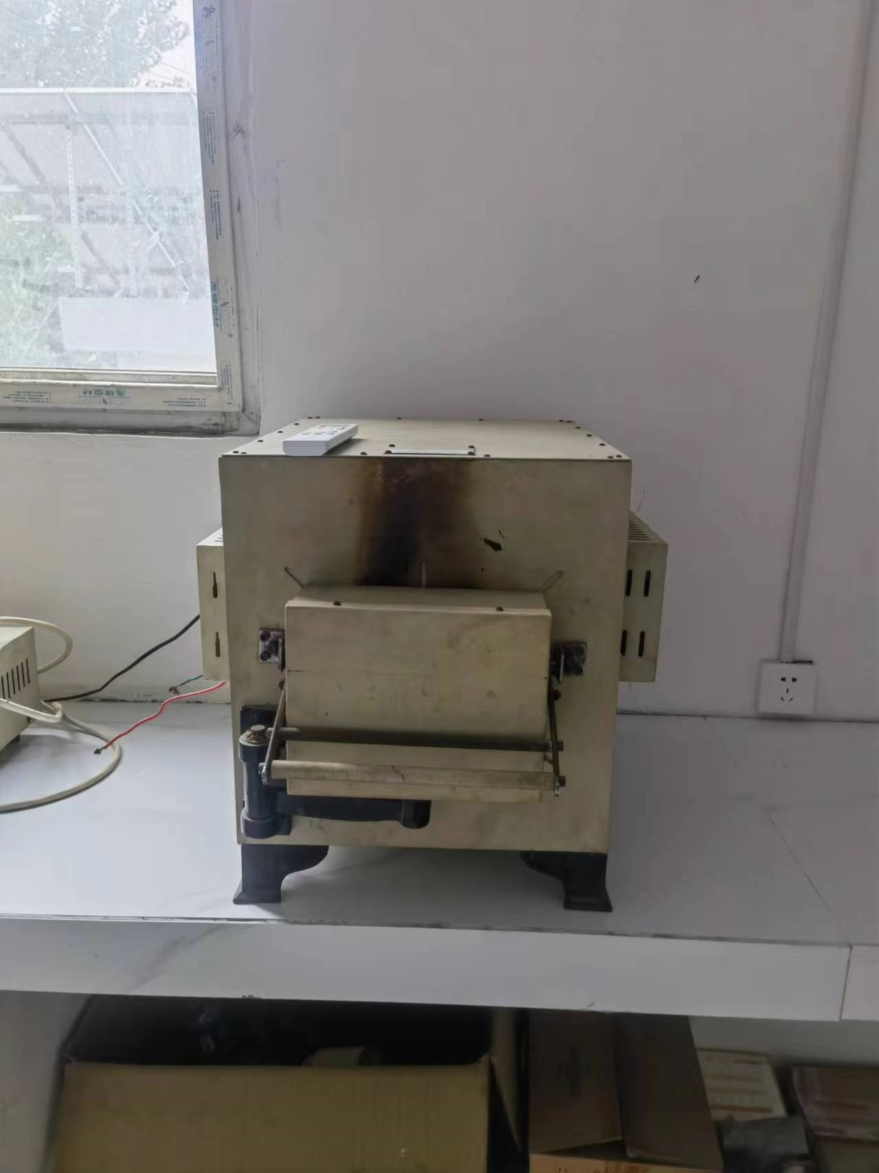 Horse fluorine furnace